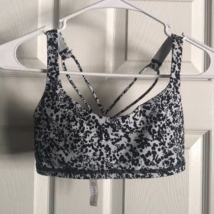 Lululemon size 6 Free To Be Bra